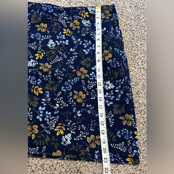 💛🌼 Talbots Women's Navy Blue Floral Print Corduroy A-Line Skirt - Size 14 💛🌼 - Picture 8 of 11